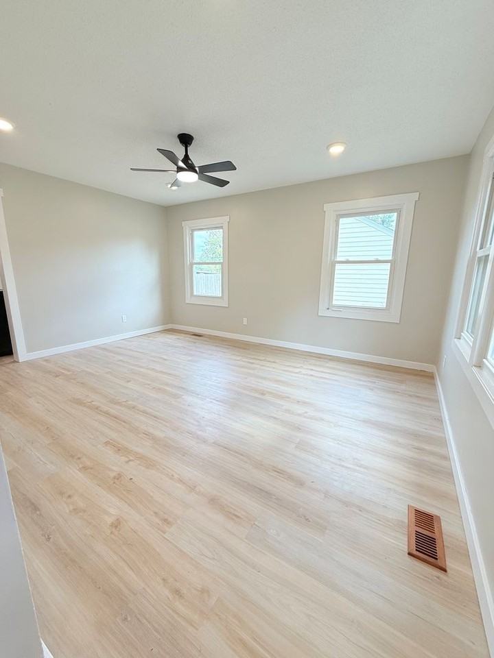 424 W Elm St - Photo 2 of 12