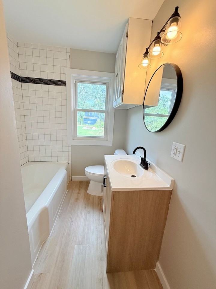 424 W Elm St - Photo 7 of 12