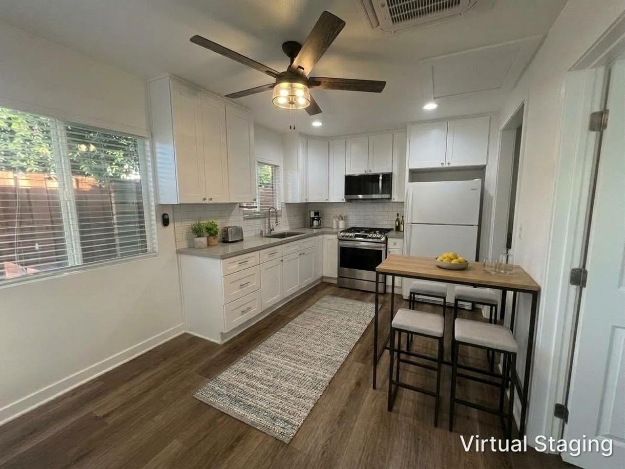 10346 Ruffner Ave - Photo 3 of 13