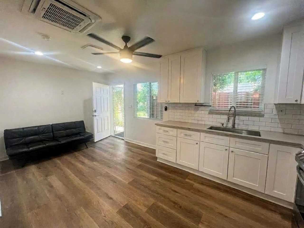10346 Ruffner Ave - Photo 6 of 13