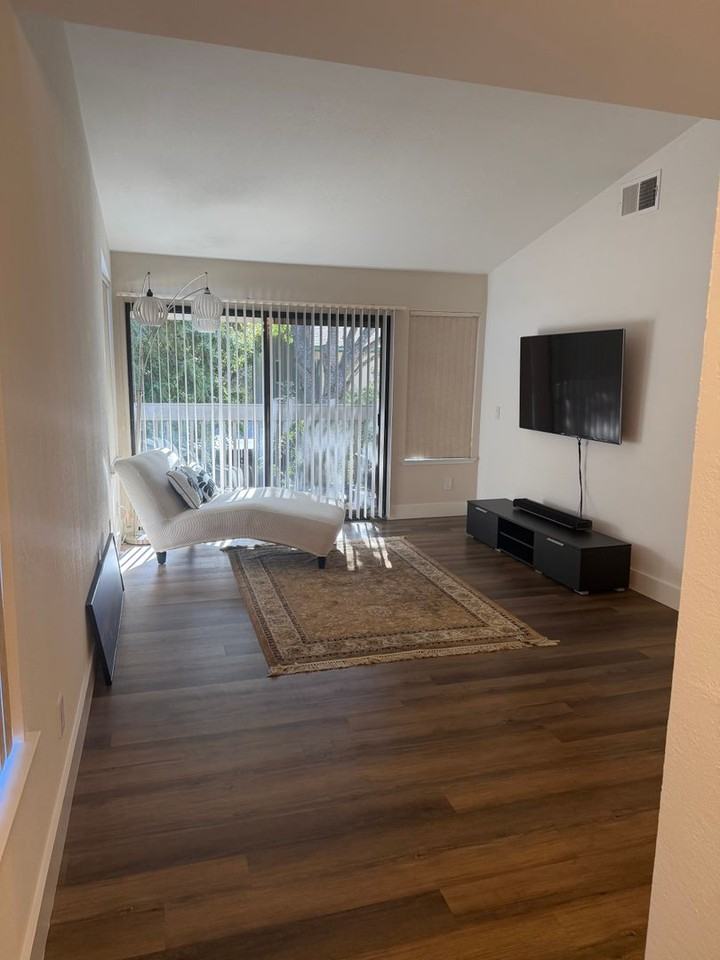 4515 Melody Dr #8 - Photo 4 of 28