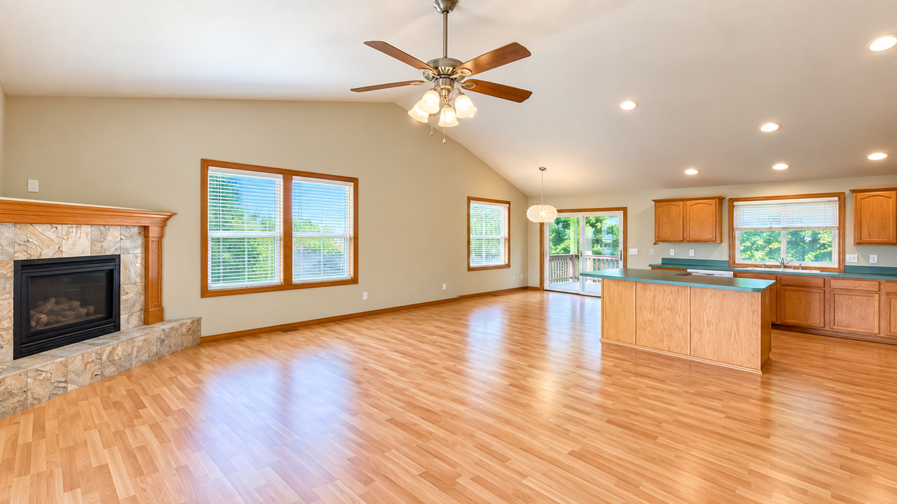 15710 Topaz Dr Se - Photo 3 of 9