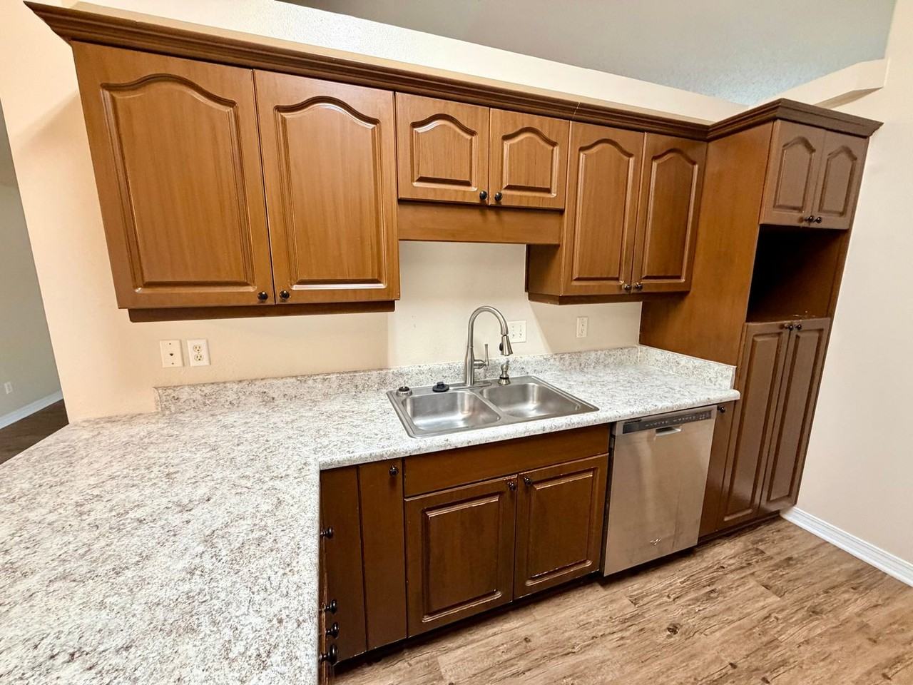 5148 Westport Dr - Photo 7 of 17