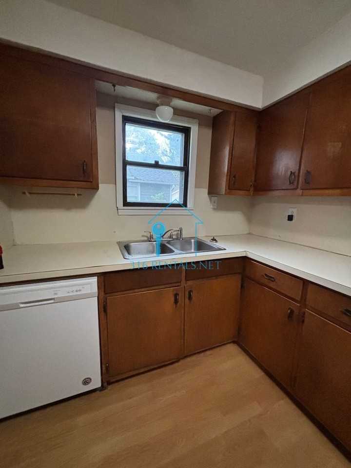 703 S Alleghany St - Photo 4 of 7