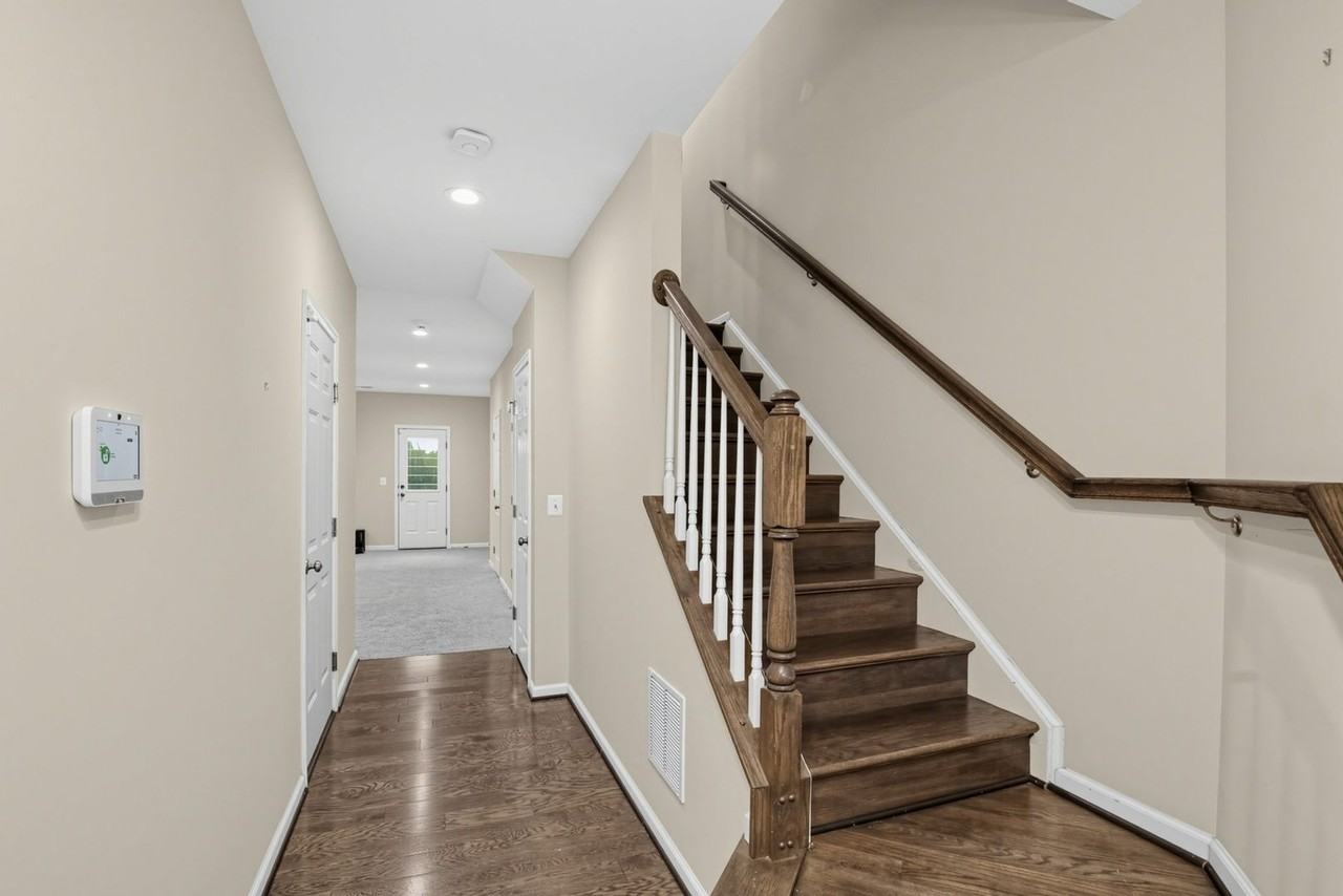 107 Lucas Ln - Photo 7 of 32