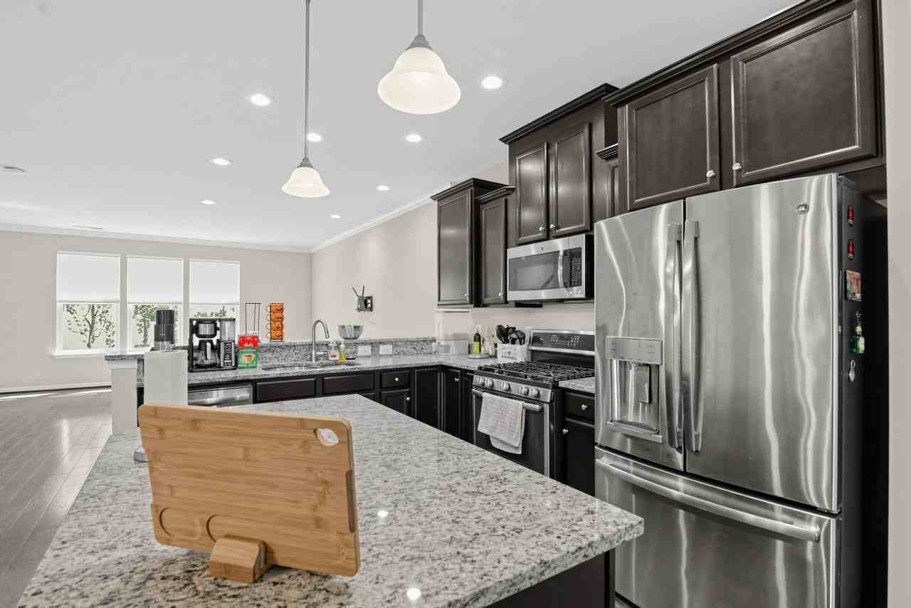 107 Lucas Ln - Photo 5 of 32