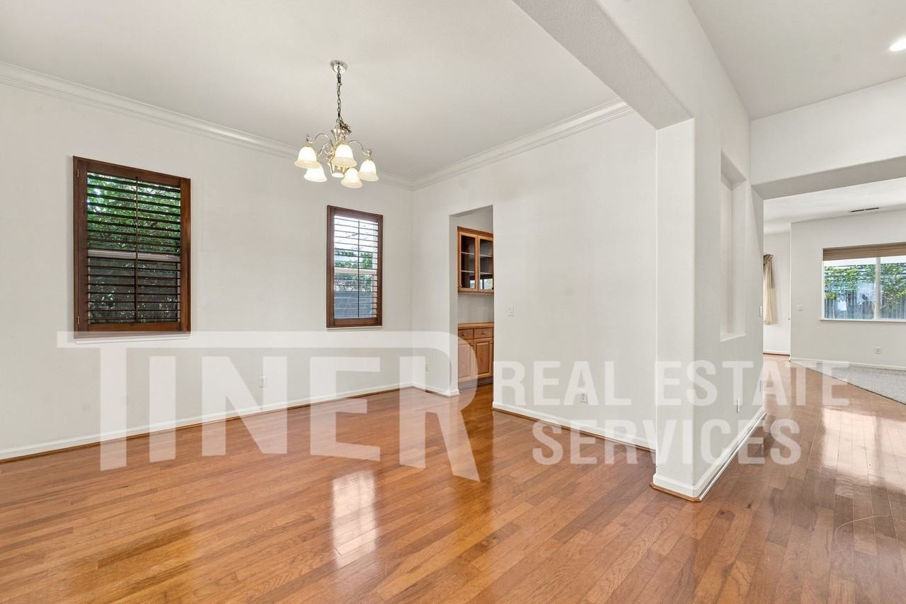 1885 Casterbridge Dr - Photo 3 of 28