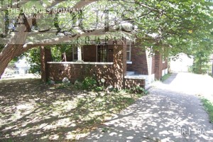 featured image of 1021 W Chase St