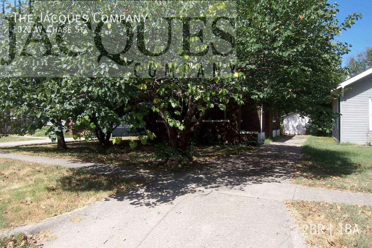 1021 W Chase St - Photo 2 of 8