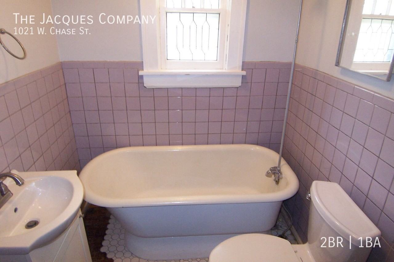 1021 W Chase St - Photo 4 of 8