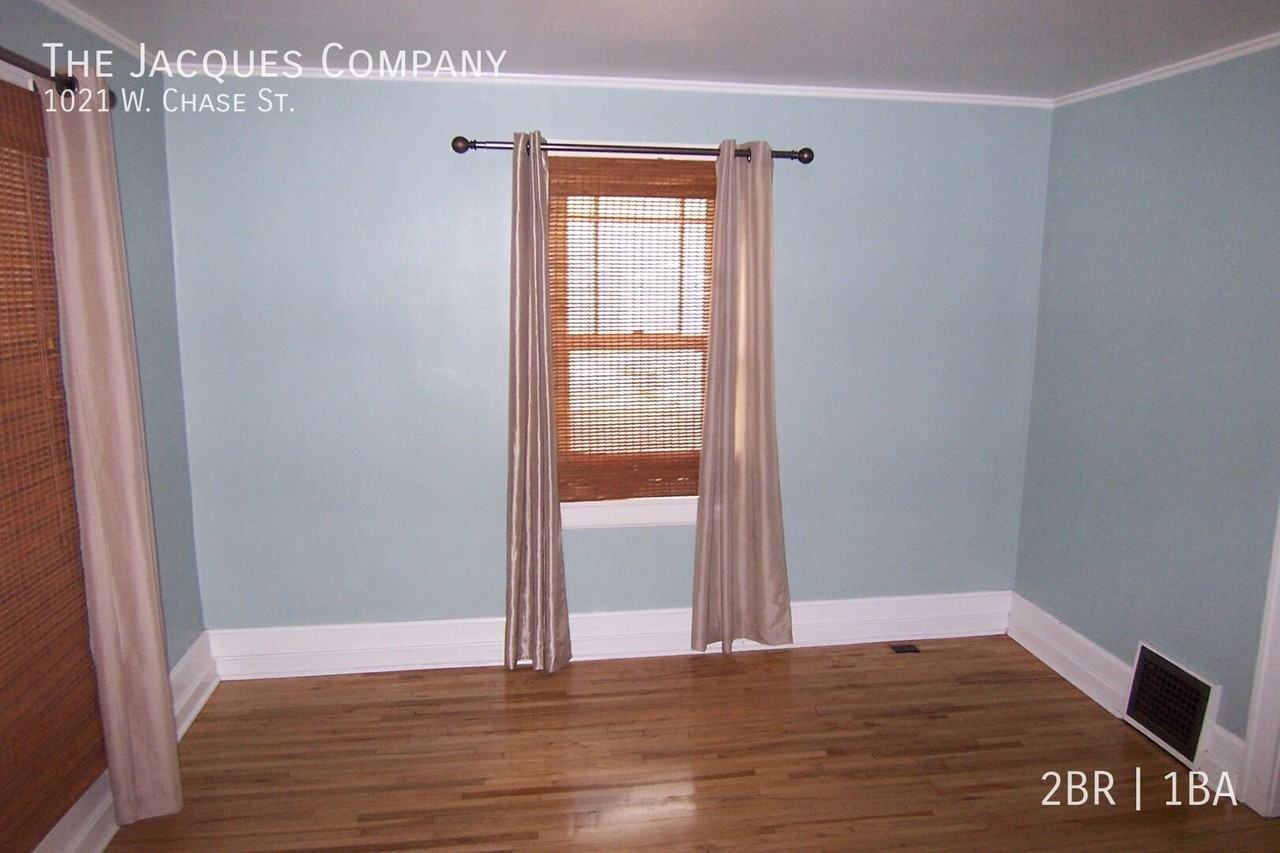 1021 W Chase St - Photo 6 of 8