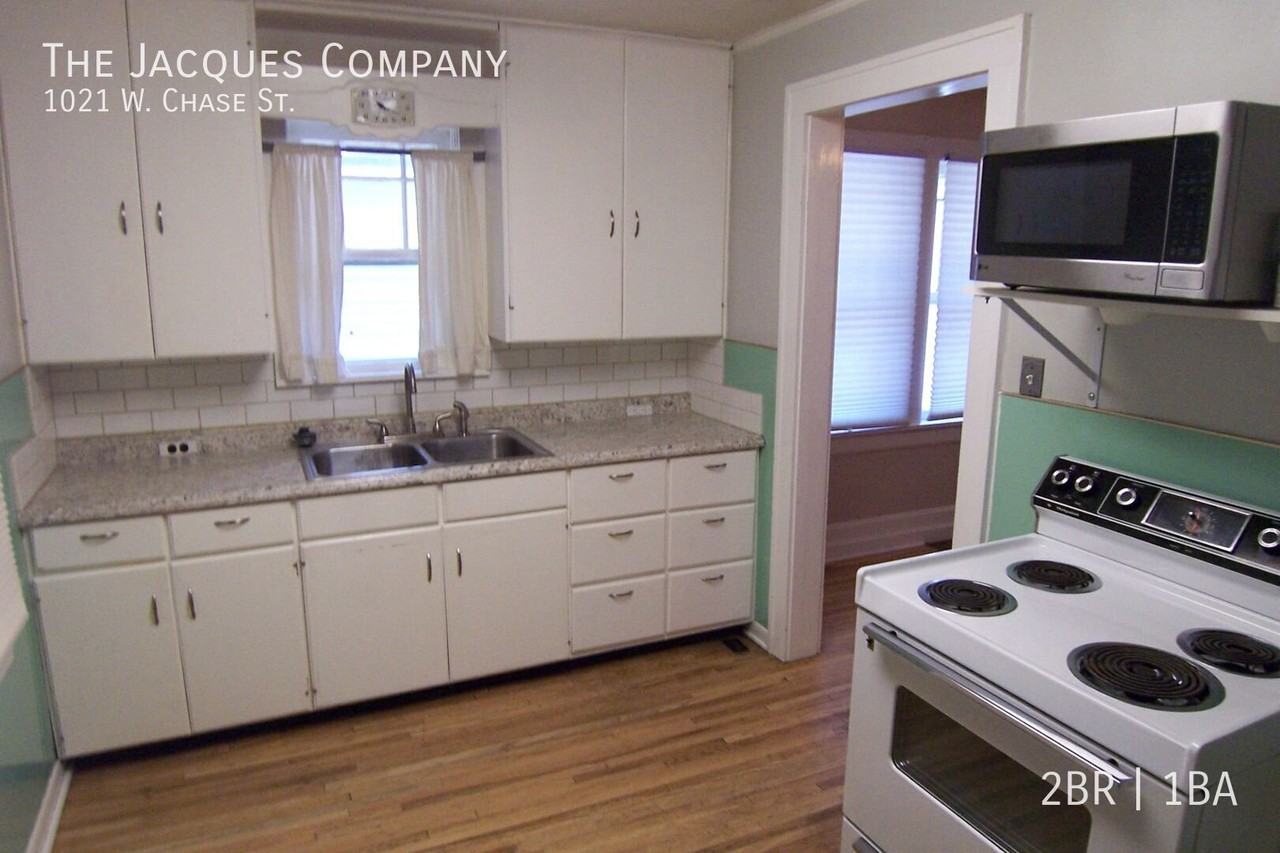 1021 W Chase St - Photo 7 of 8