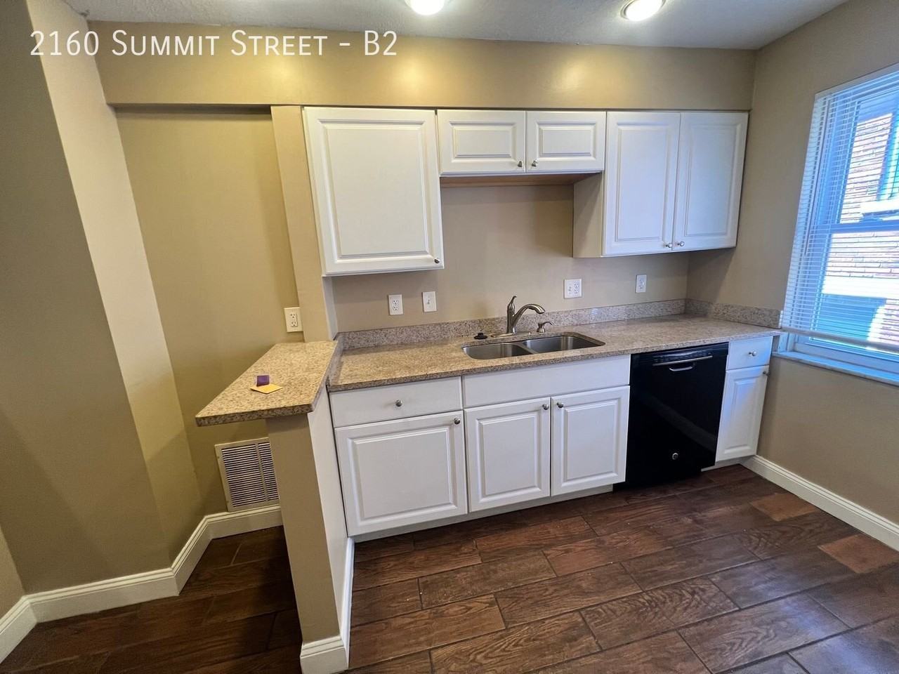 2160 Summit St #B2 - Photo 7 of 16