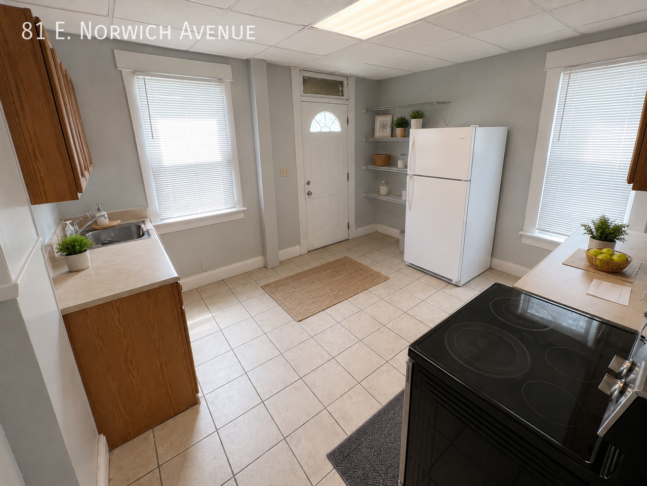 81 E Norwich Ave - Photo 4 of 38