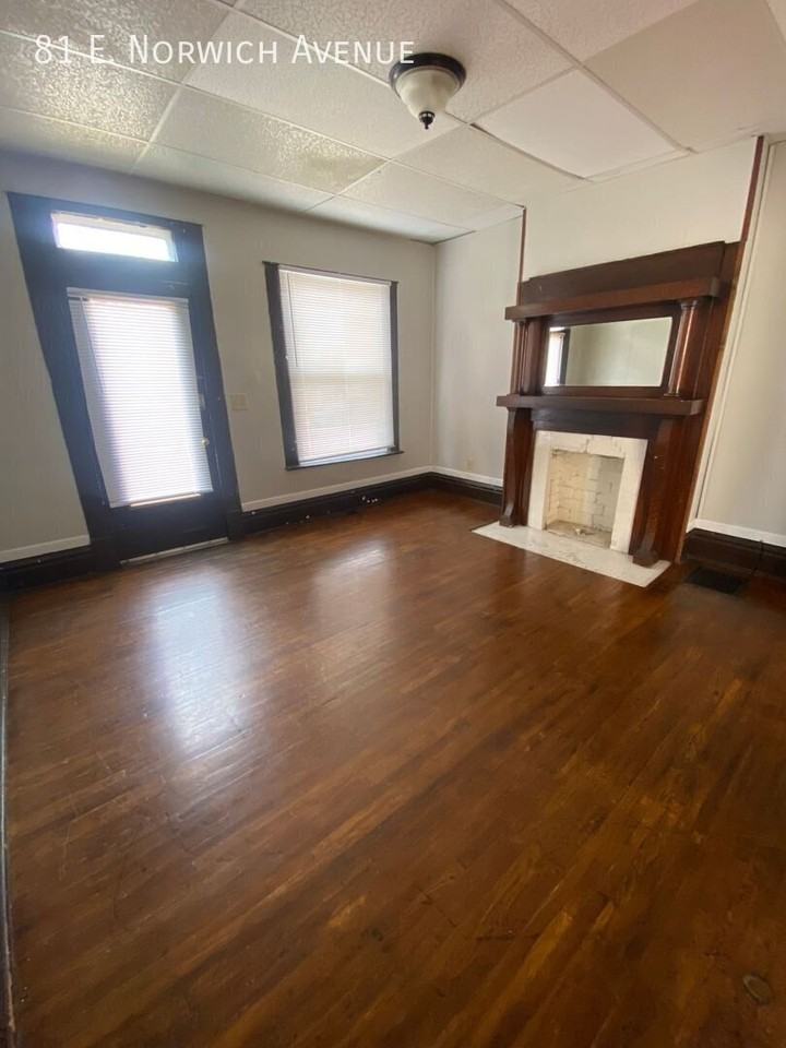 81 E Norwich Ave - Photo 6 of 38