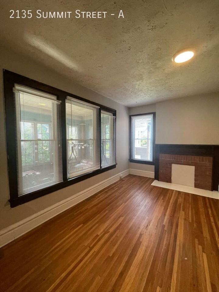 2135 Summit St #A - Photo 2 of 20