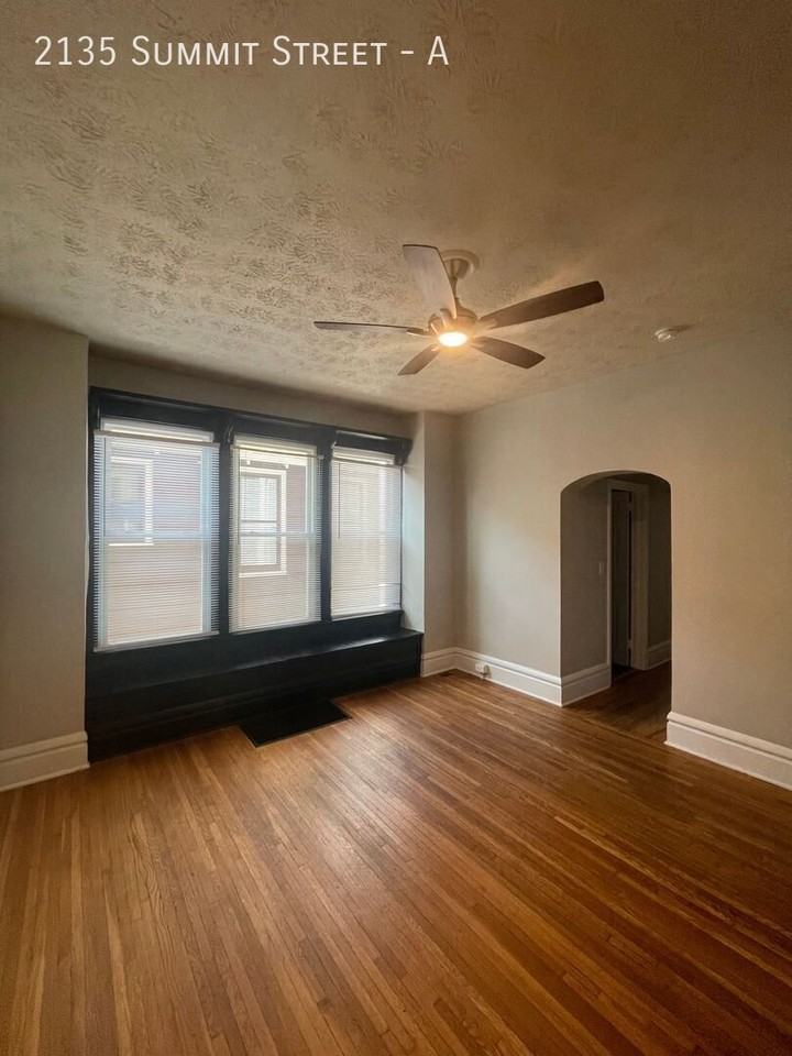 2135 Summit St #A - Photo 5 of 20