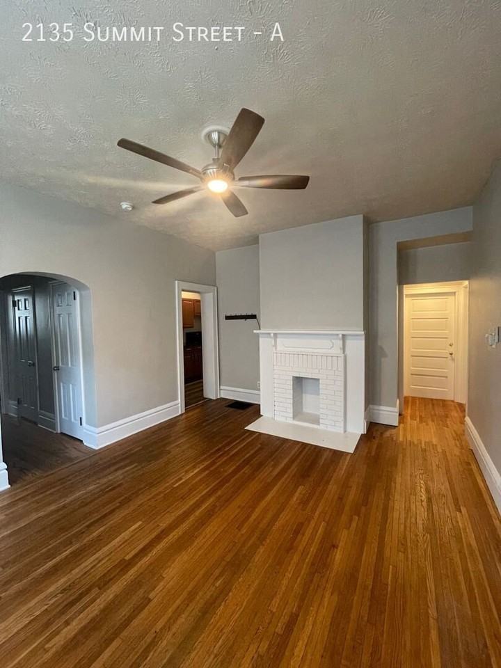 2135 Summit St #A - Photo 6 of 20