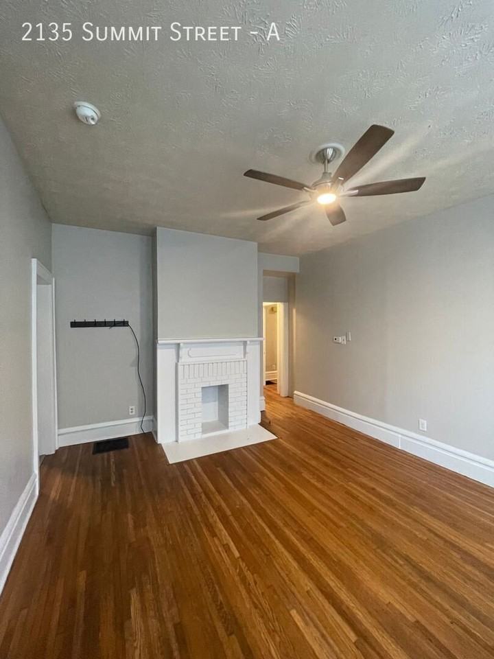2135 Summit St #A - Photo 7 of 20