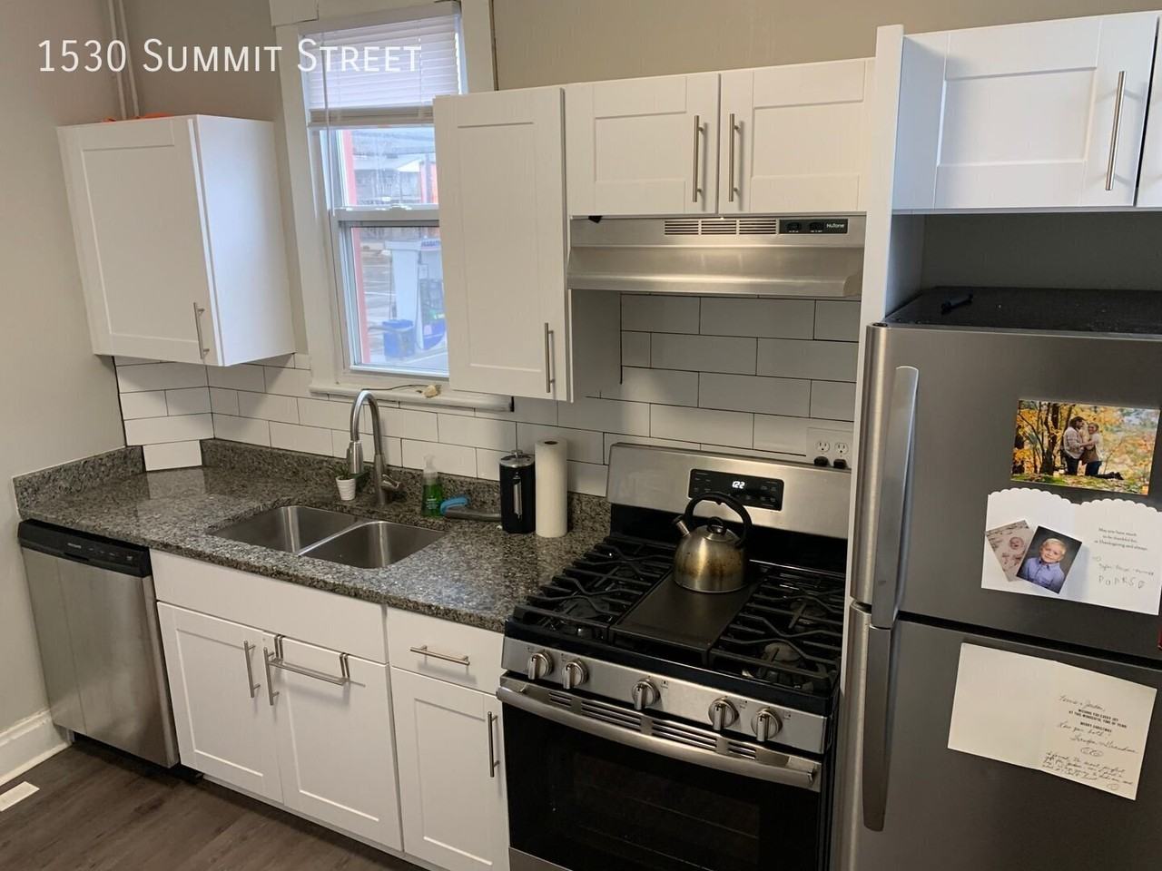 1530 Summit St - Photo 2 of 25