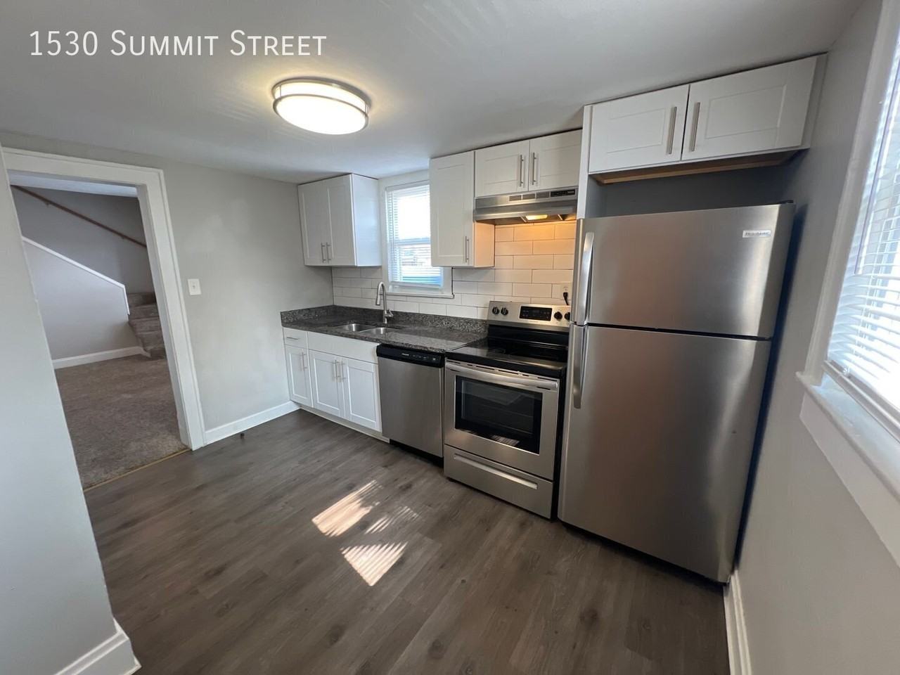 1530 Summit St - Photo 3 of 25