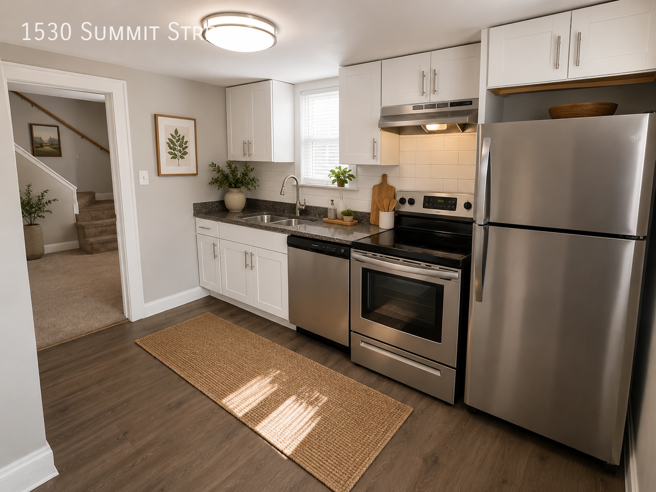 1530 Summit St - Photo 4 of 25