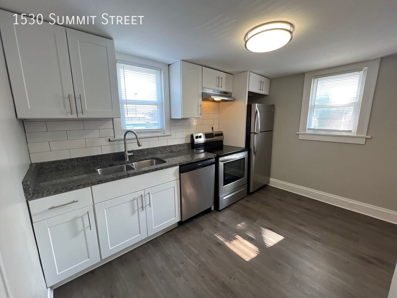 1530 Summit St - Photo 5 of 25