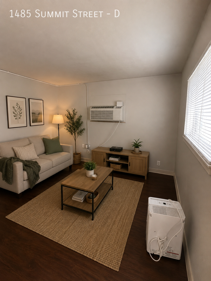 1485 Summit St #D - Photo 3 of 12