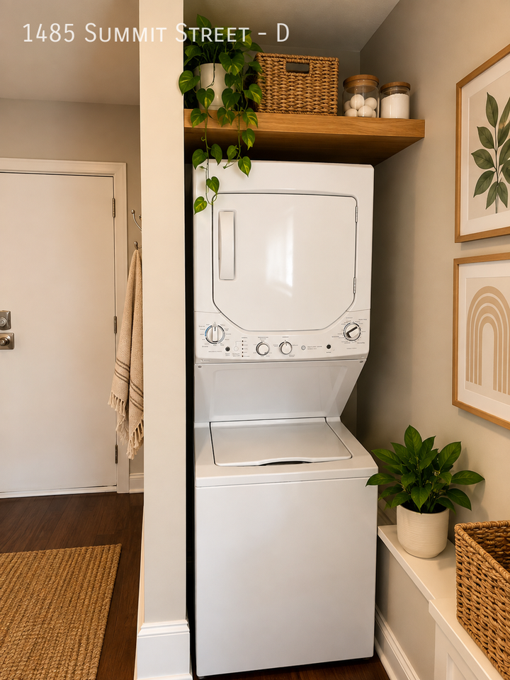 1485 Summit St #D - Photo 5 of 12