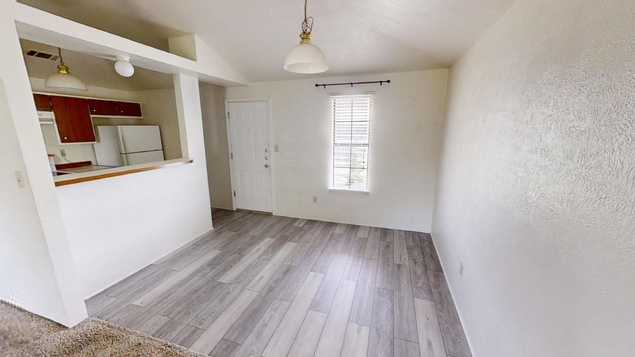 3096 Carrol Dr - Photo 4 of 23