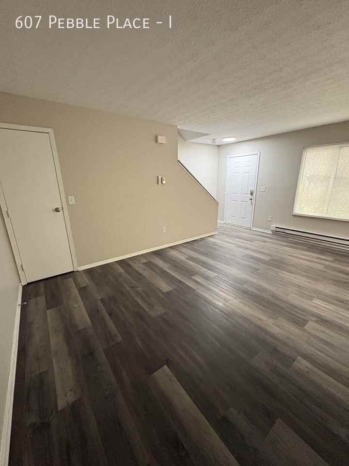 607 Pebble Place Dr #I - Photo 4 of 23