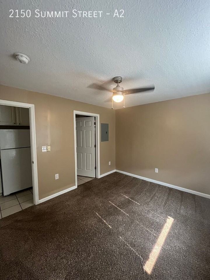 2150 Summit St #A2 - Photo 4 of 15