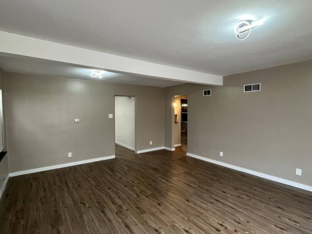 4236 Dressell Ave - Photo 5 of 17