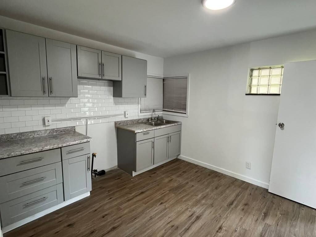 4236 Dressell Ave - Photo 7 of 17