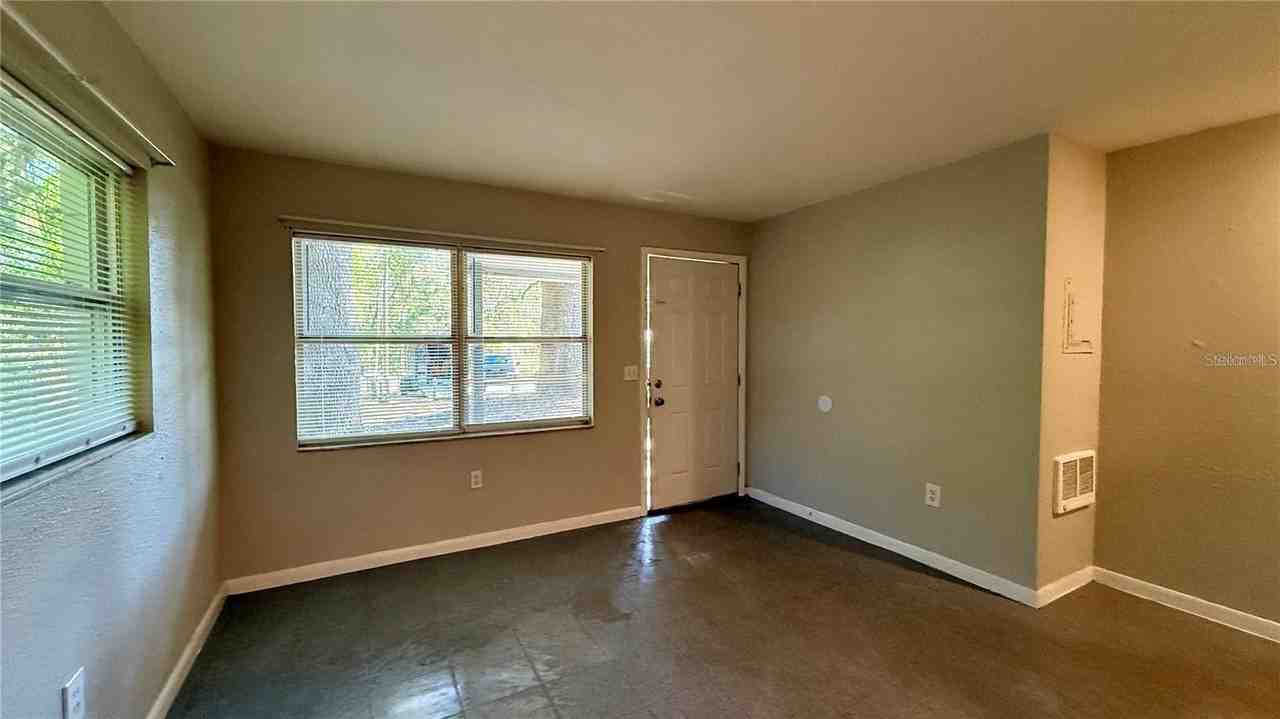 213 Dr Martin Luther King Jr Ave - Photo 5 of 10