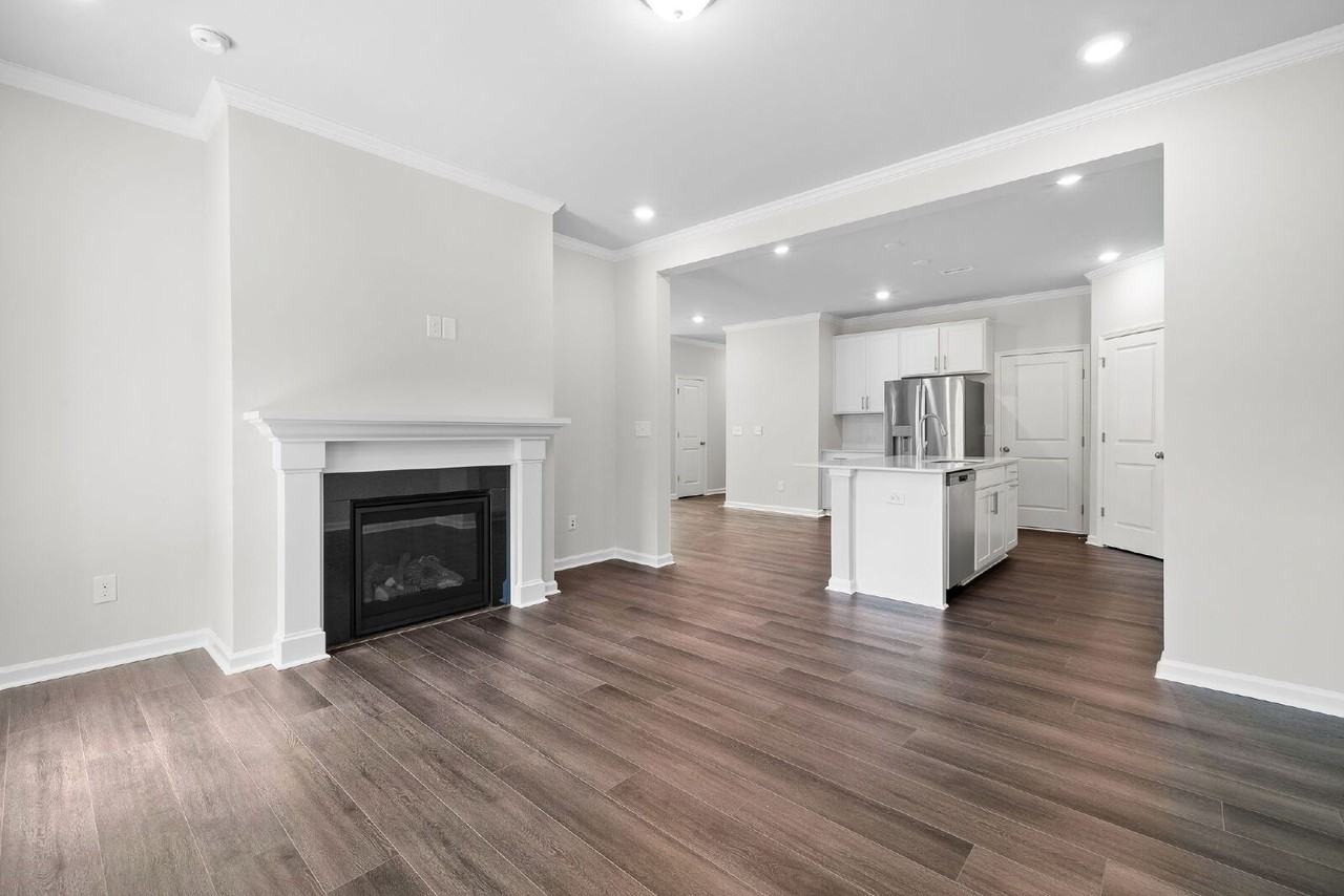 1103 Red Wing Dr - Photo 3 of 33