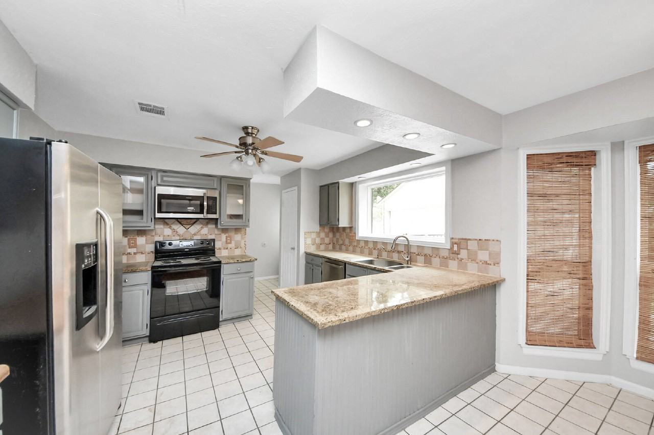 4330 Meadow Springs Dr - Photo 2 of 30
