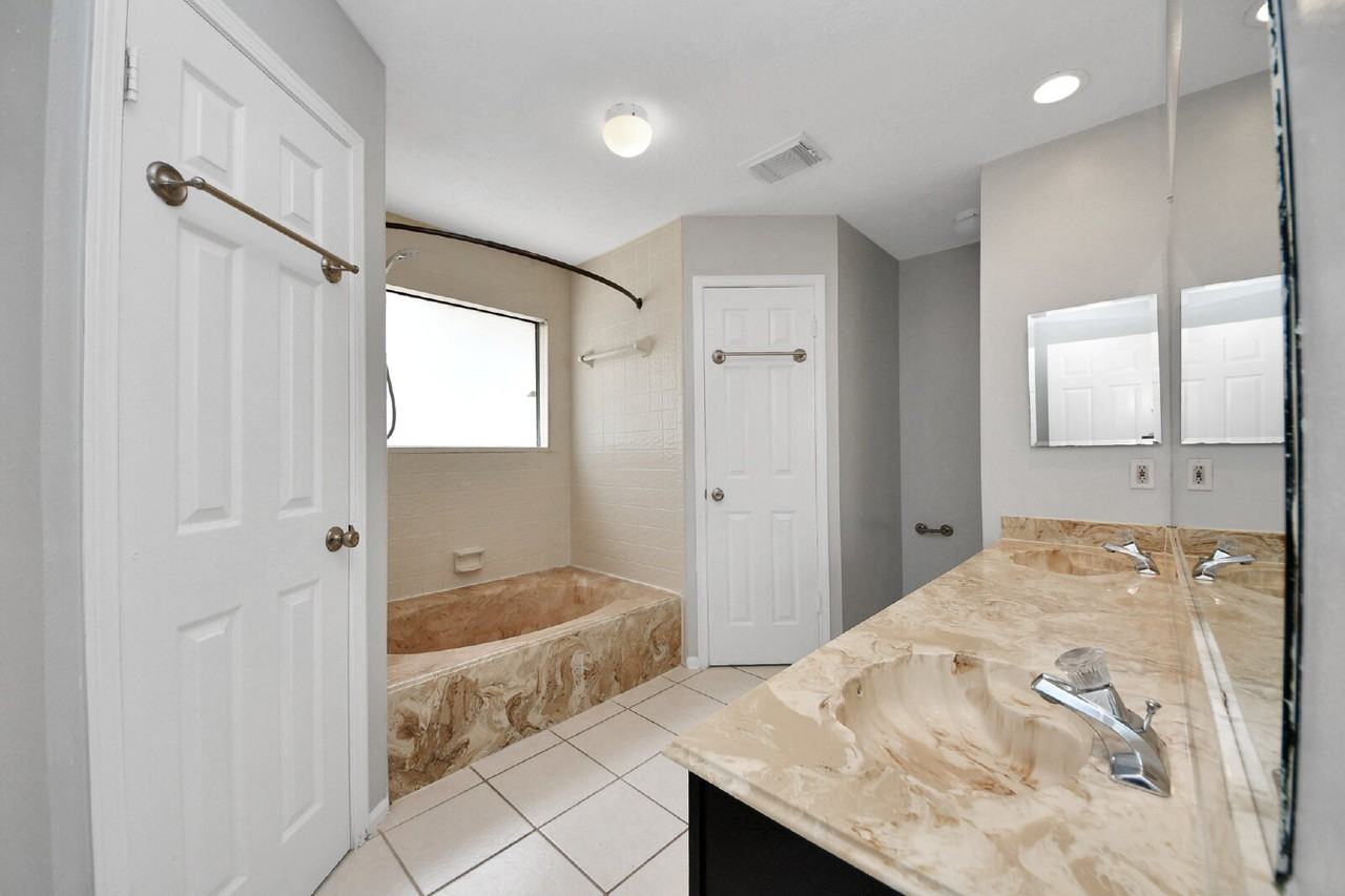 4330 Meadow Springs Dr - Photo 5 of 30