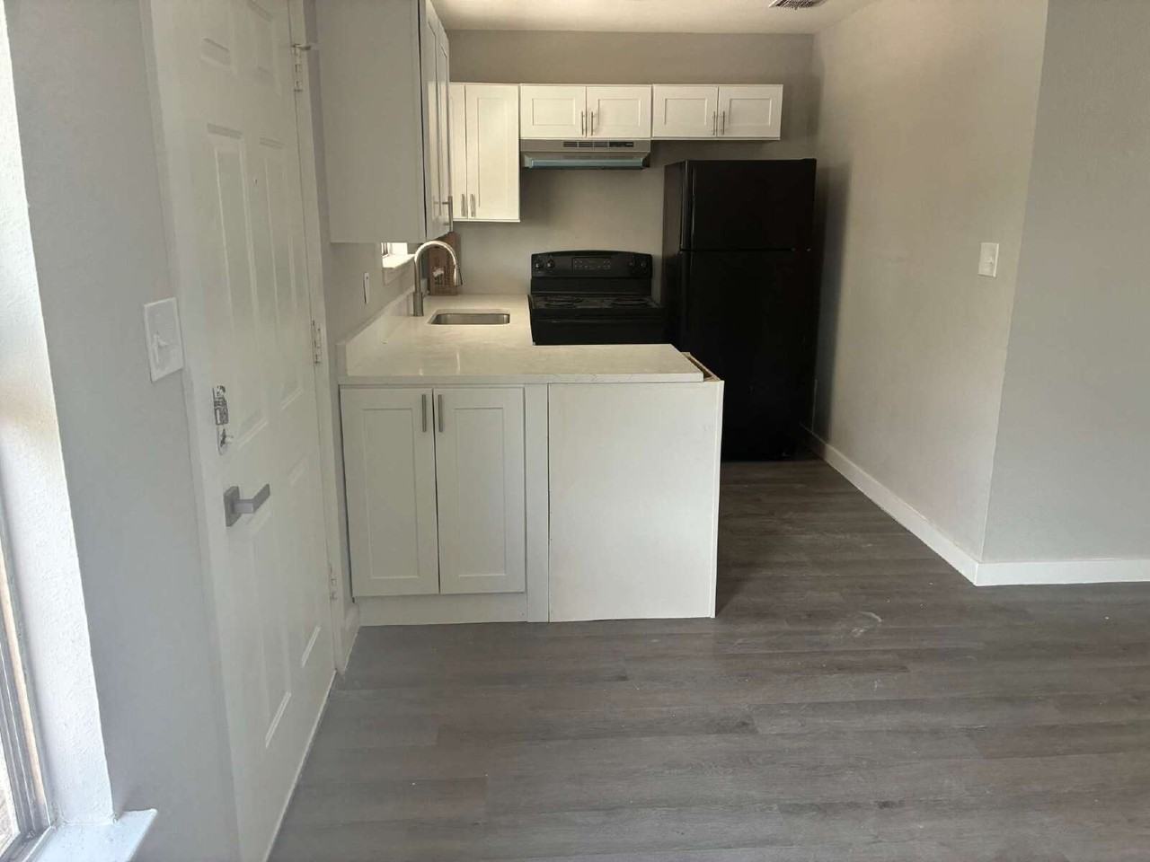 1523 Quintana Rd - Photo 4 of 14