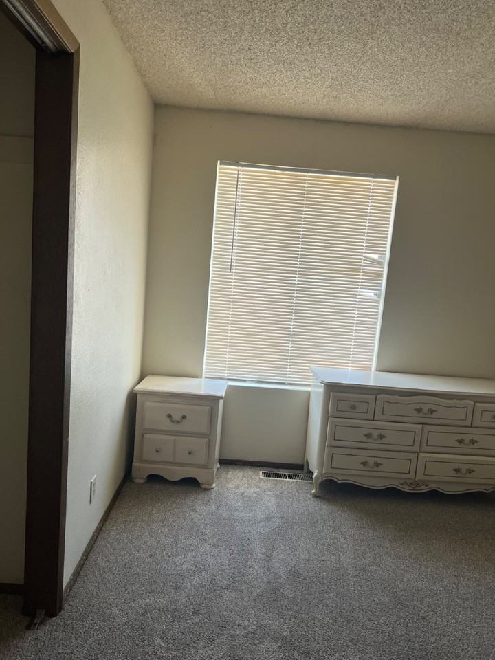 436 E 700 S #D - Photo 3 of 10