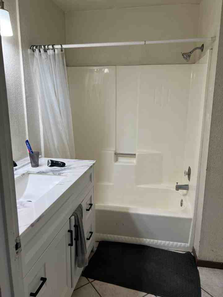436 E 700 S #D - Photo 5 of 10