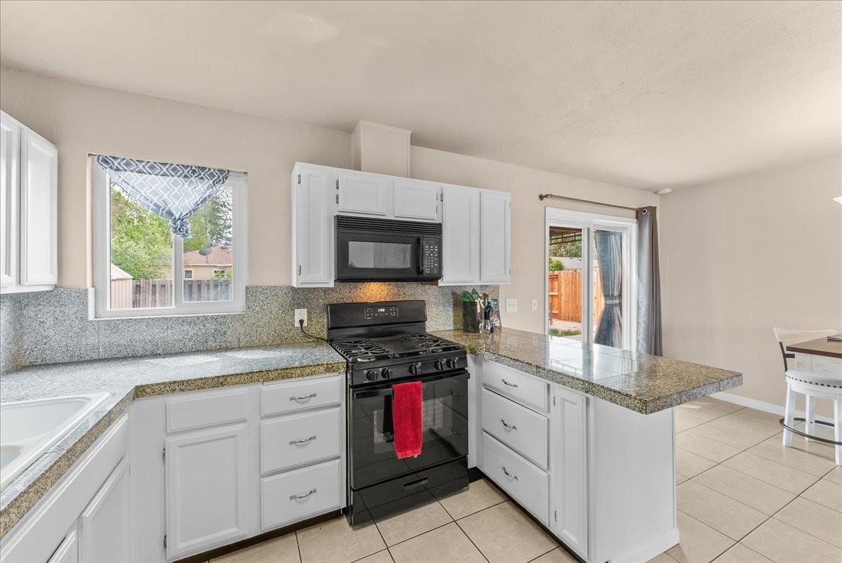 105 O St - Photo 3 of 36