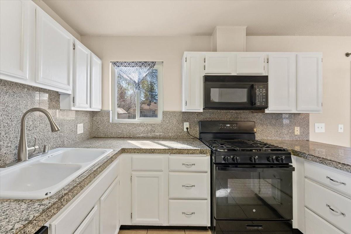 105 O St - Photo 4 of 36