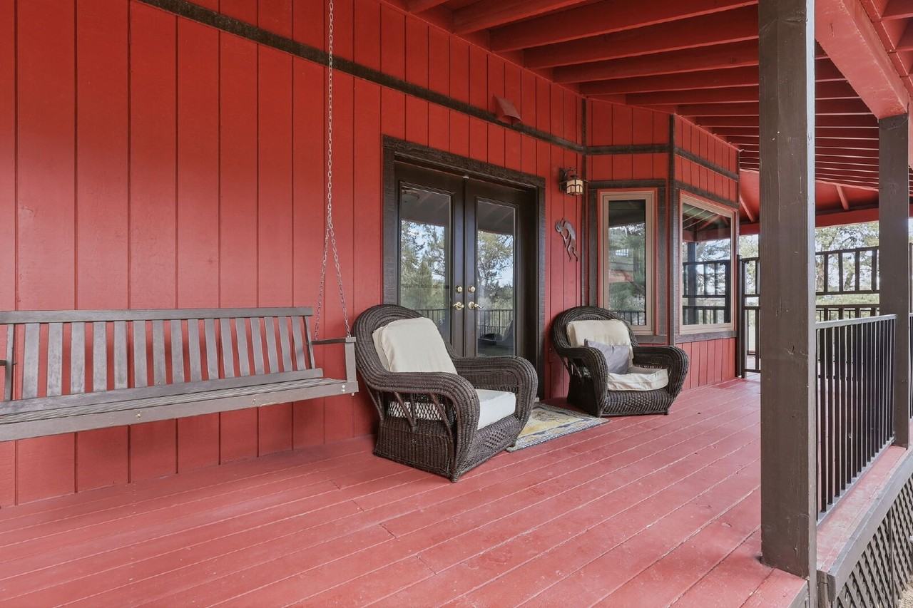 21530 Sazarac Rd - Photo 6 of 50