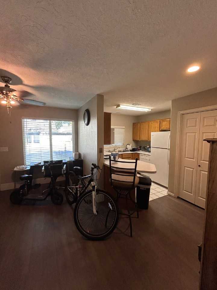 444 Sunland Dr #62 - Photo 3 of 10