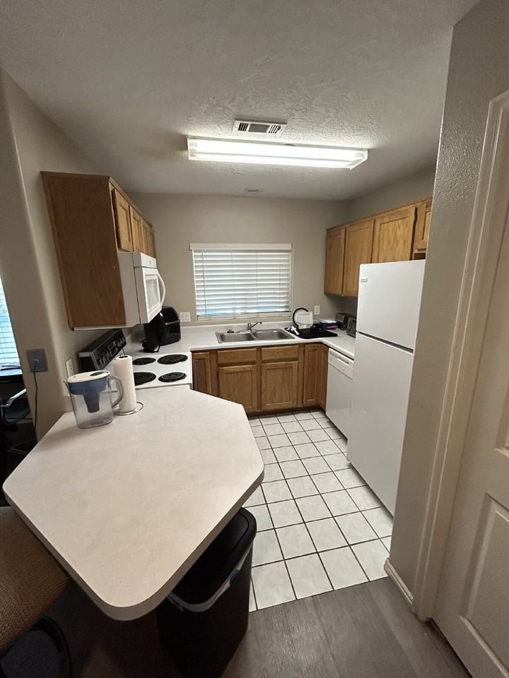 444 Sunland Dr #62 - Photo 4 of 10