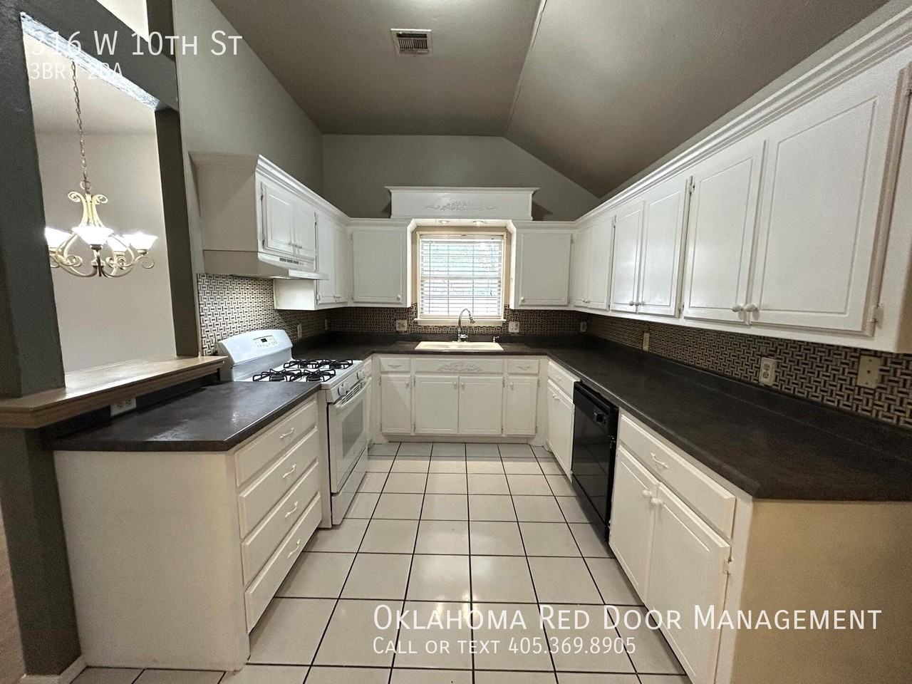 316 W 10th St - Photo 3 of 8