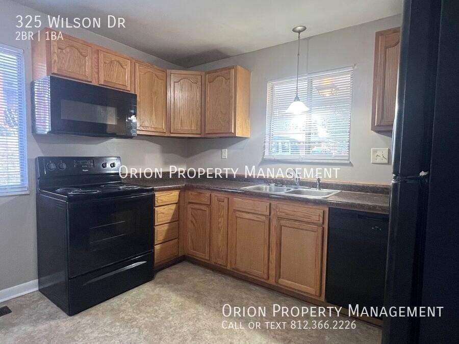 325 Wilson Dr - Photo 3 of 9