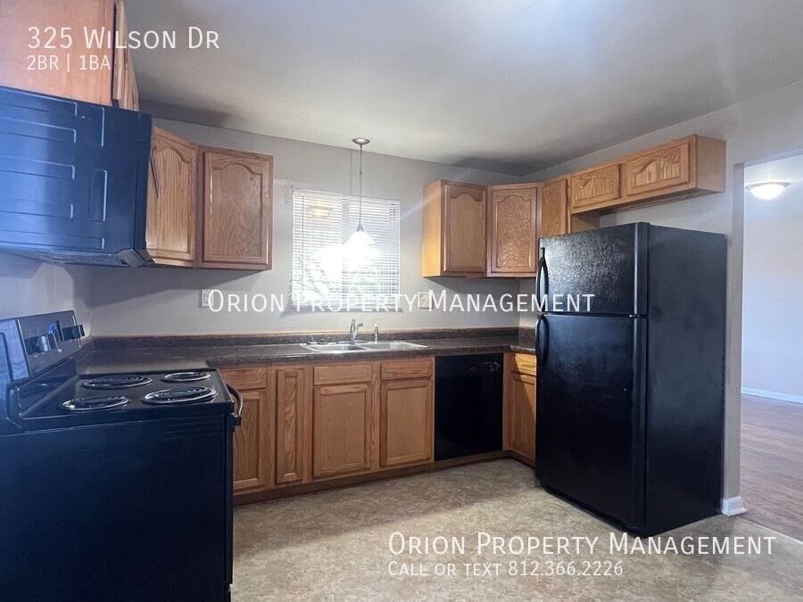 325 Wilson Dr - Photo 4 of 9