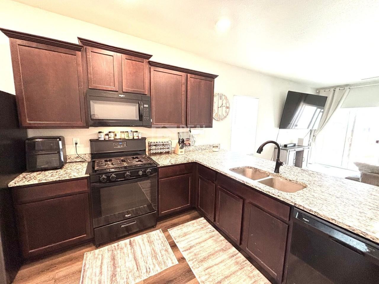6159 Meadowbank Ln - Photo 4 of 19